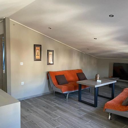 Aretoysa Center Luxury Suites 2 Néa Péramos Eksteriør bilde