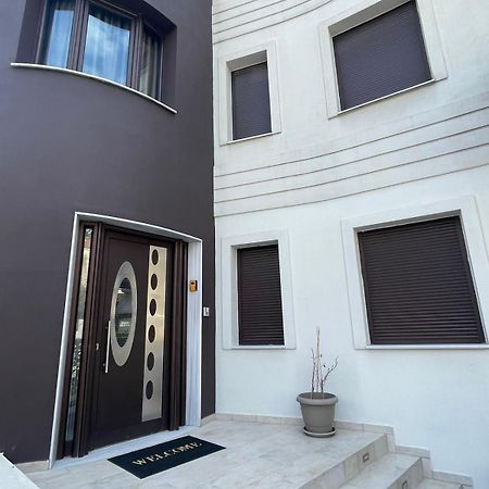 Aretoysa Center Luxury Suites 2 Néa Péramos Eksteriør bilde