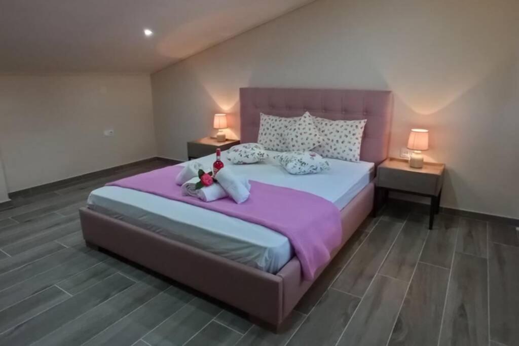Aretoysa Center Luxury Suites 2 Néa Péramos Eksteriør bilde