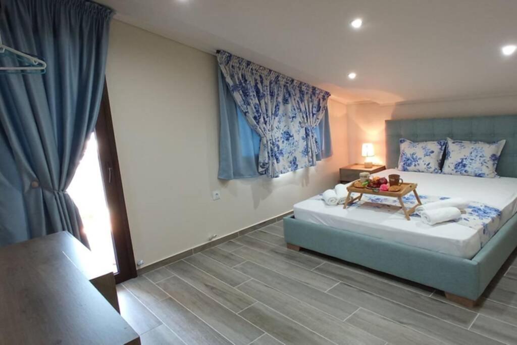 Aretoysa Center Luxury Suites 2 Néa Péramos Eksteriør bilde
