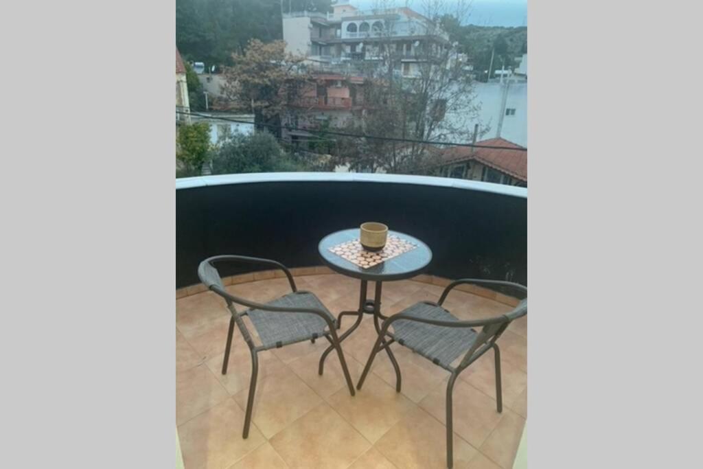 Aretoysa Center Luxury Suites 2 Néa Péramos Eksteriør bilde