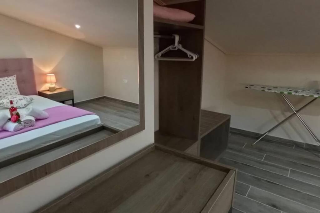 Aretoysa Center Luxury Suites 2 Néa Péramos Eksteriør bilde