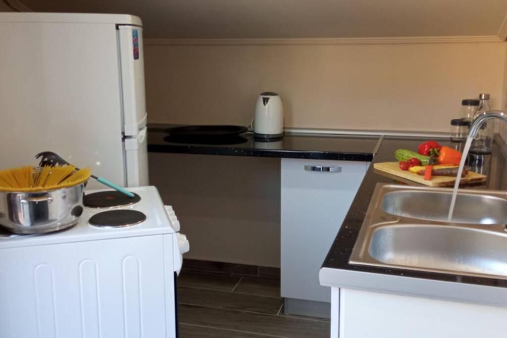Aretoysa Center Luxury Suites 2 Néa Péramos Eksteriør bilde
