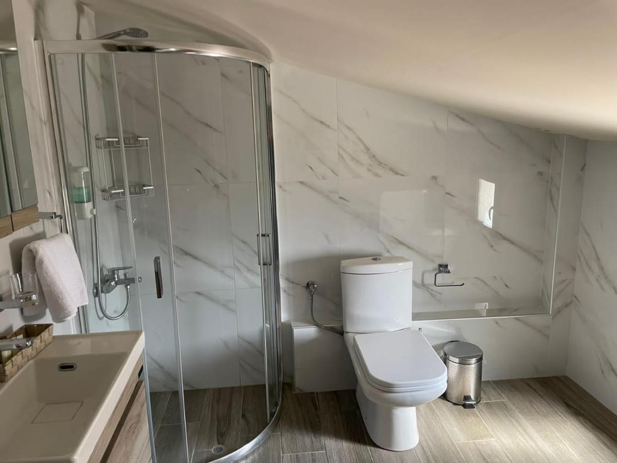 Aretoysa Center Luxury Suites 2 Néa Péramos Eksteriør bilde