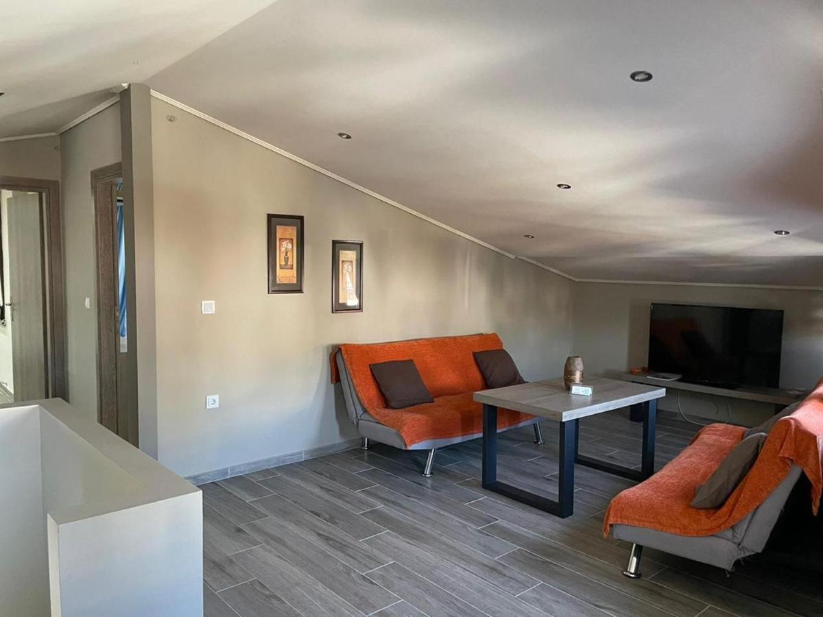Aretoysa Center Luxury Suites 2 Néa Péramos Eksteriør bilde