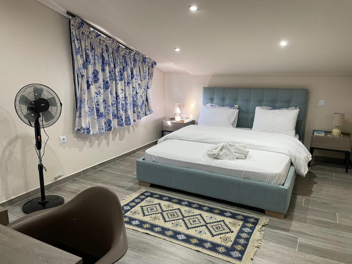 Aretoysa Center Luxury Suites 2 Néa Péramos Eksteriør bilde