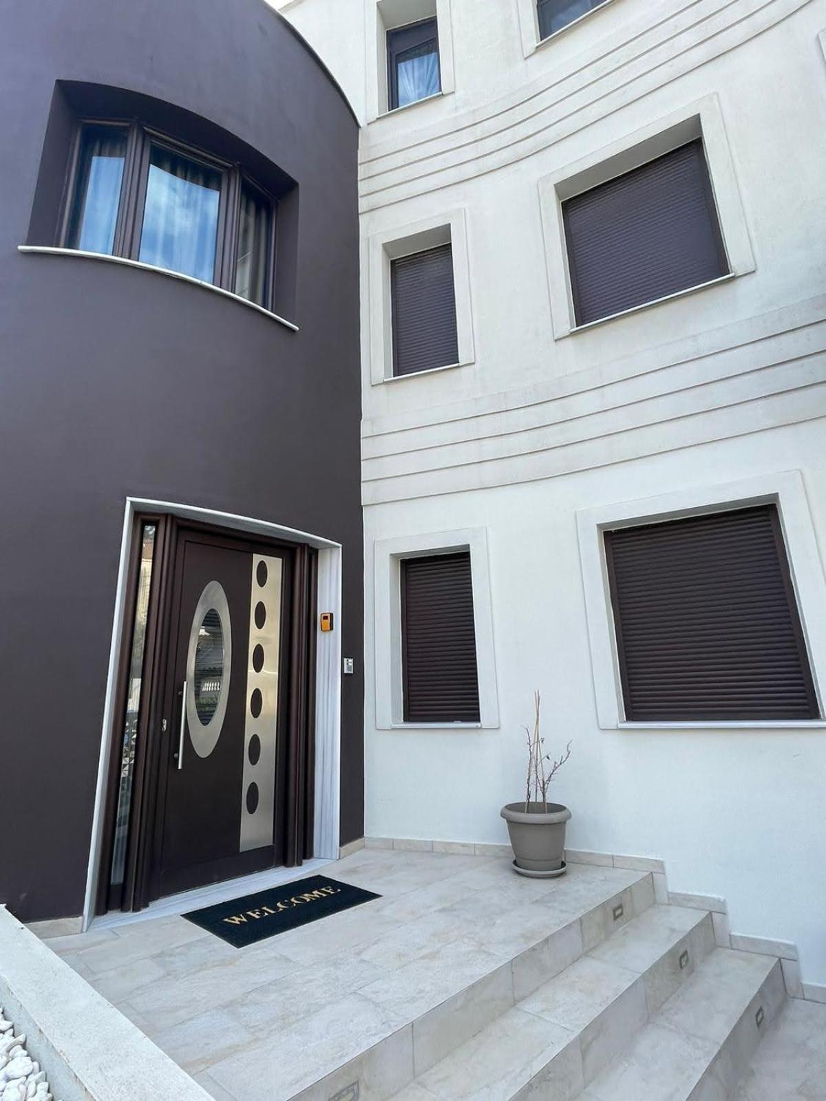 Aretoysa Center Luxury Suites 2 Néa Péramos Eksteriør bilde